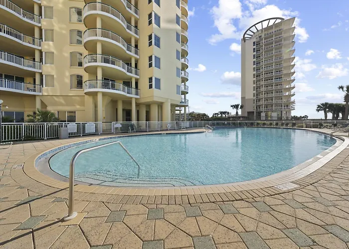 Colony W7c - Covered Parking Included Apartment *