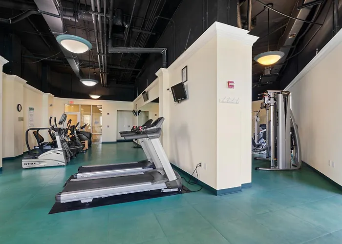 Apartment Colony W7c - Covered Parking Included *