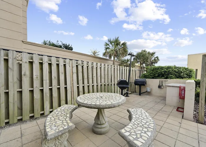 Colony W7c - Covered Parking Included Apartment