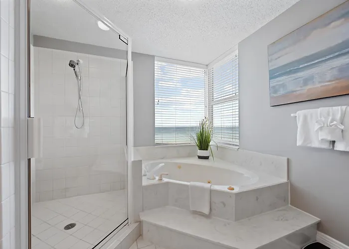 Apartment Colony W7c - Covered Parking Included *