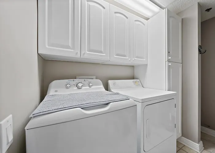 Apartment Colony W7c - Covered Parking Included *