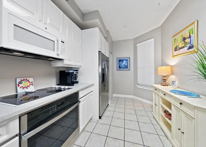 Apartment Colony W7c - Covered Parking Included