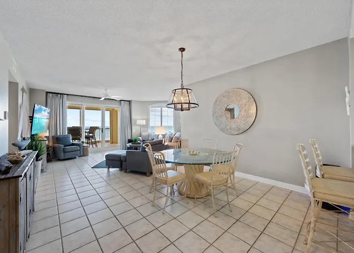 Colony W7c - Covered Parking Included *